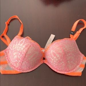 NWT Victoria’s Secret Padded Demi Bra